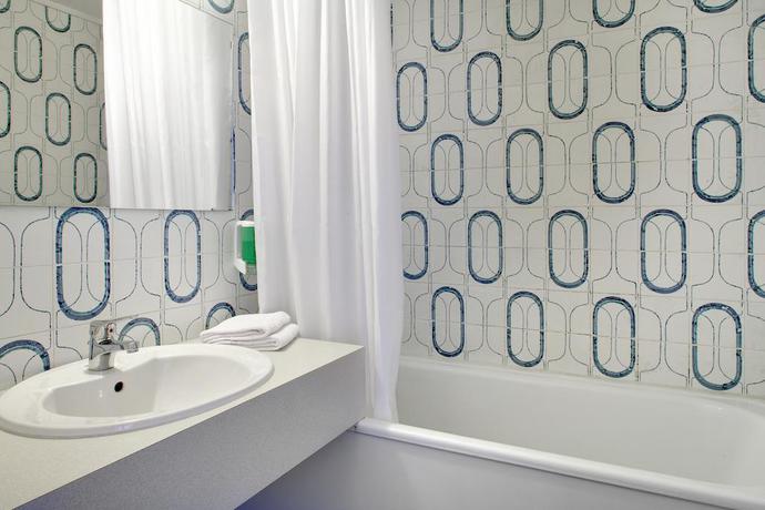 Imagen de la habitación del Hotel Brit Le Parc Vichy. Foto 2