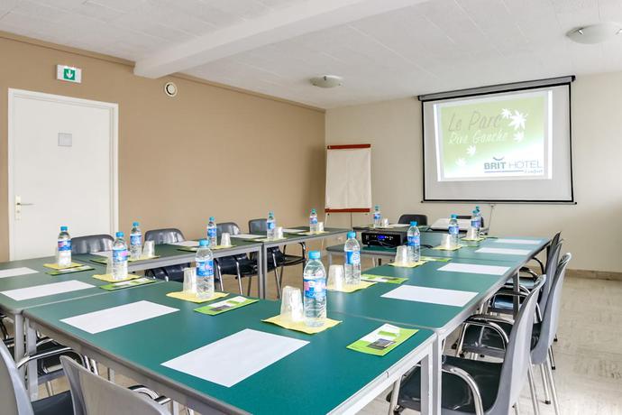 Imagen de los interiores del Hotel Brit Le Parc Vichy. Foto 5