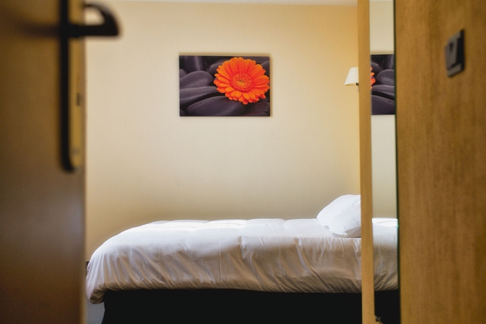 Imagen de la habitación del Hotel Brit Le Surcouf. Foto 15