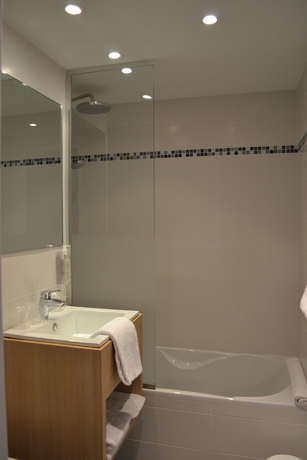 Imagen de la habitación del Hotel Brit Les Alizés. Foto 10