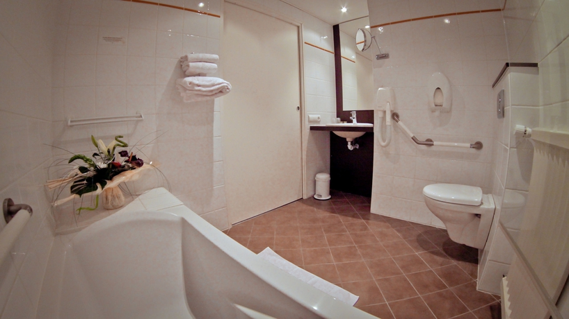 Imagen de la habitación del Hotel Brit Les Voyageurs. Foto 6
