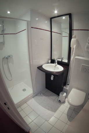 Imagen de la habitación del Hotel Brit Les Voyageurs. Foto 8