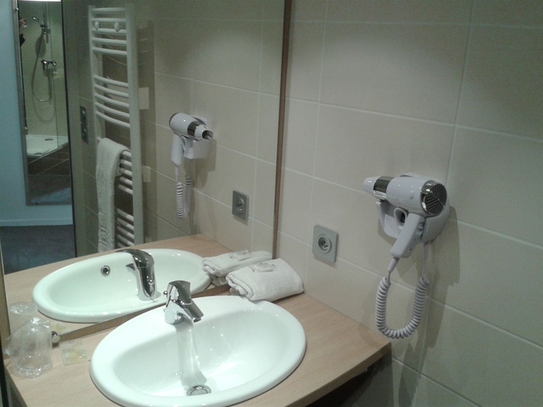 Imagen de la habitación del Hotel Brit Mâcon Centre Gare. Foto 12