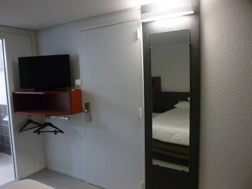 Imagen de la habitación del Hotel Brit Mayenne. Foto 13