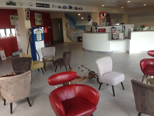 Imagen del bar/restaurante del Hotel Brit Montargis. Foto 4