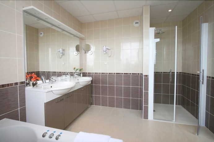 Imagen de la habitación del Hotel Brit Piscine and Spa - Fougères. Foto 7