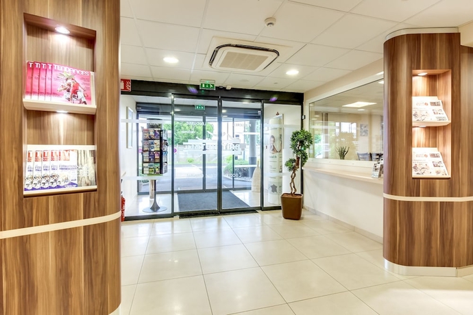 Imagen de los interiores del Hotel Brit Piscine and Spa - Fougères. Foto 18