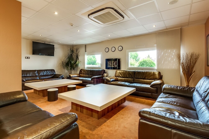 Imagen del bar/restaurante del Hotel Brit Piscine and Spa - Fougères. Foto 2