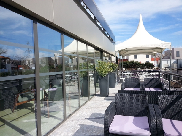 Imagen de los exteriores del Hotel Brit Porte D'espagne. Foto 15