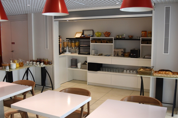 Imagen del bar/restaurante del Hotel Brit Porte D’espagne. Foto 6