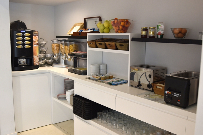 Imagen del bar/restaurante del Hotel Brit Porte D’espagne. Foto 7