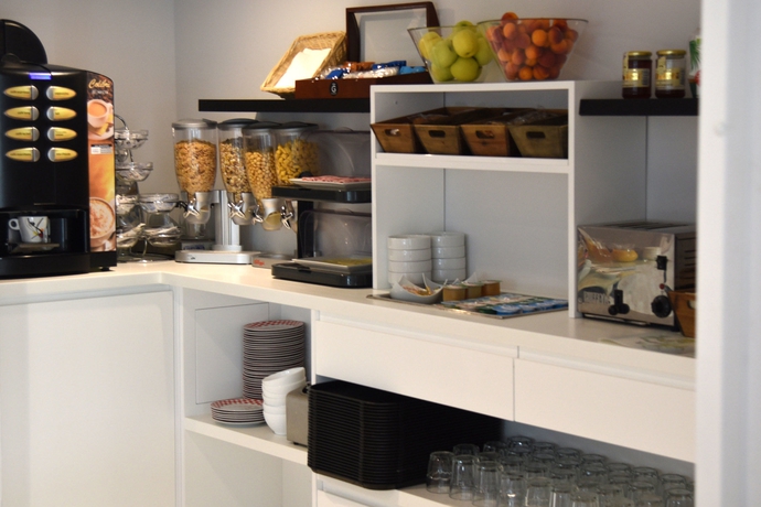 Imagen del bar/restaurante del Hotel Brit Porte D’espagne. Foto 8