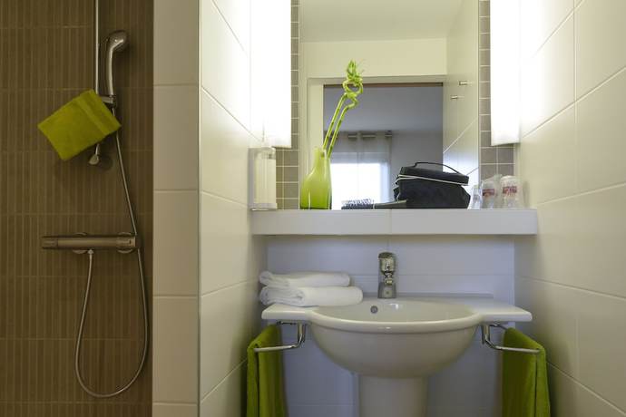 Imagen de la habitación del Hotel Brit Reims Croix Blandin. Foto 8