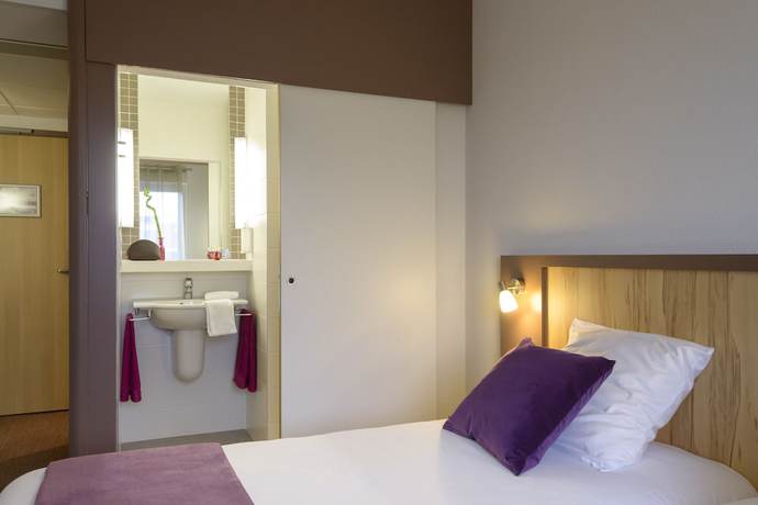 Imagen de la habitación del Hotel Brit Reims Croix Blandin. Foto 11