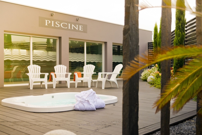 Imagen de la piscina del Hotel Brit Saint Brieuc. Foto 15