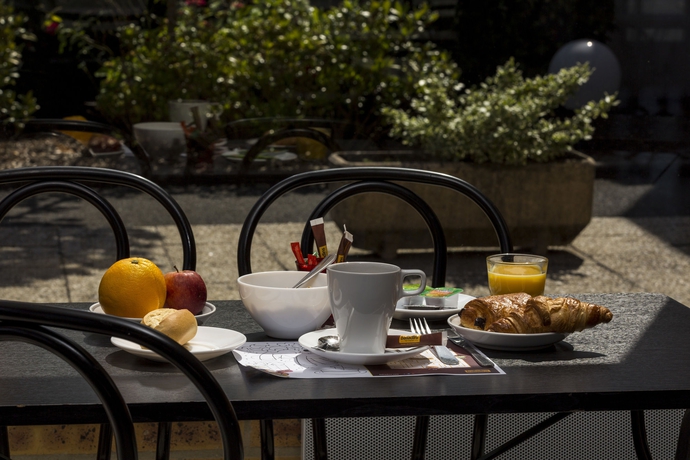 Imagen del bar/restaurante del Hotel Brit Tours Nord. Foto 3