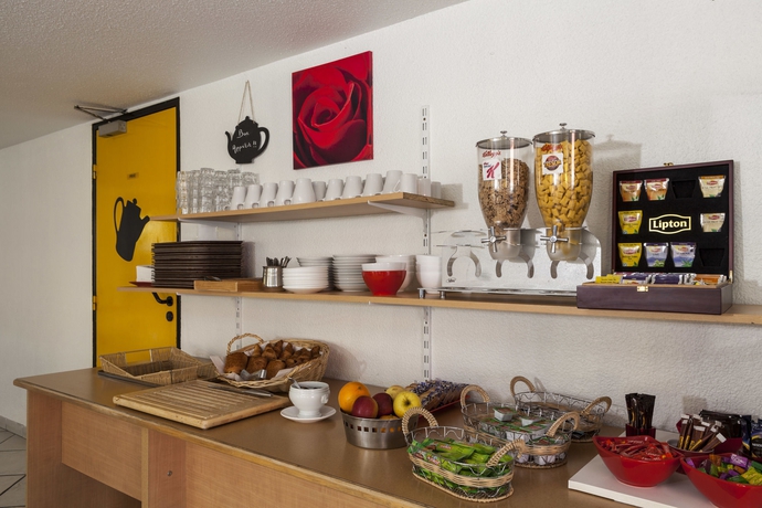 Imagen del bar/restaurante del Hotel Brit Tours Nord. Foto 5