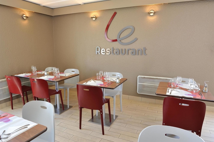 Imagen del bar/restaurante del Hotel Brit h&ocirc;tel confort Ampaline P&eacute;rigueux est. Foto 9