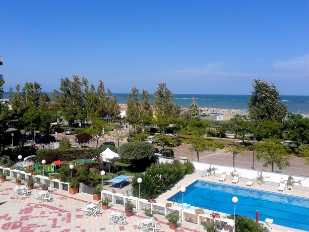 Imagen de los exteriores del Hotel Britannia, Cesenatico. Foto 12