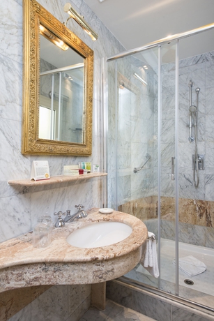 Imagen de la habitación del Hotel Britannia, Roma. Foto 5