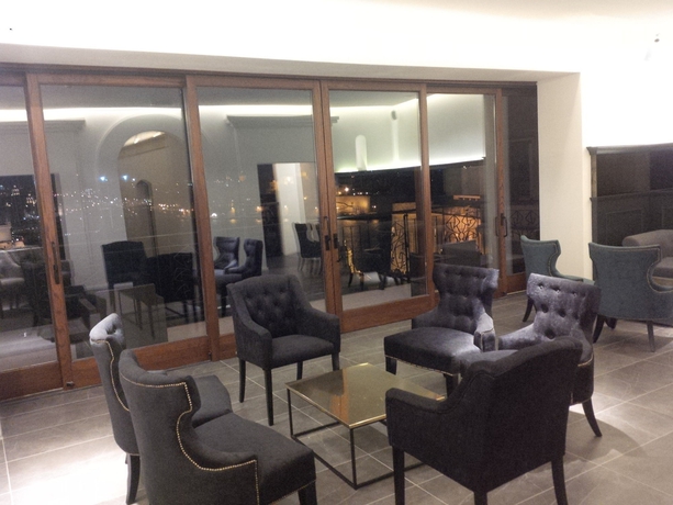 Imagen de los interiores del Hotel British. Foto 13