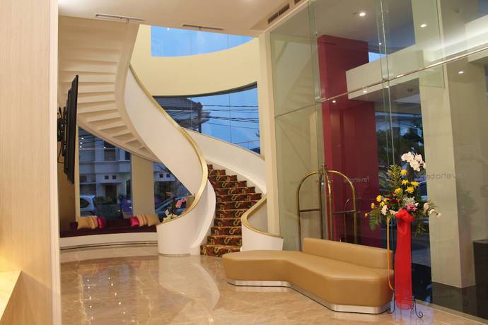 Imagen de los interiores del Hotel Brits Puri Indah. Foto 16