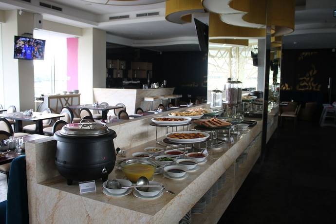 Imagen del bar/restaurante del Hotel Brits Puri Indah. Foto 6