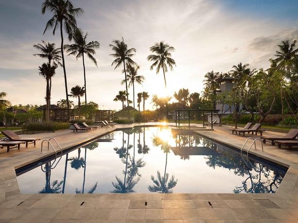 Imagen de la piscina del Hotel Brits Resort Lovina. Foto 17