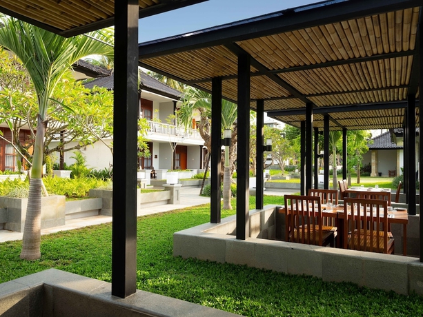 Imagen de los interiores del Hotel Brits Resort Lovina. Foto 16