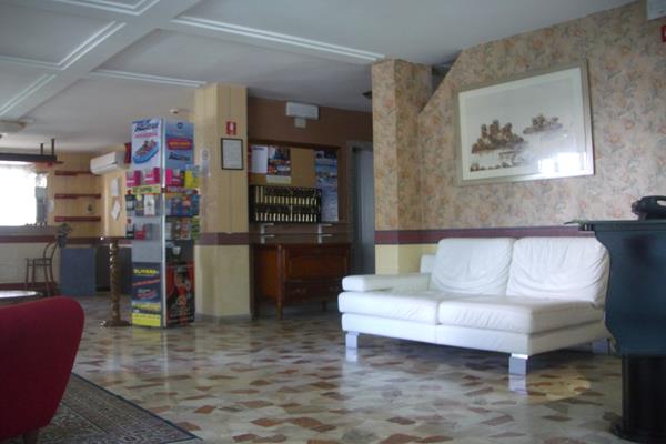 Imagen de los interiores del Hotel Britta, Viserba. Foto 5