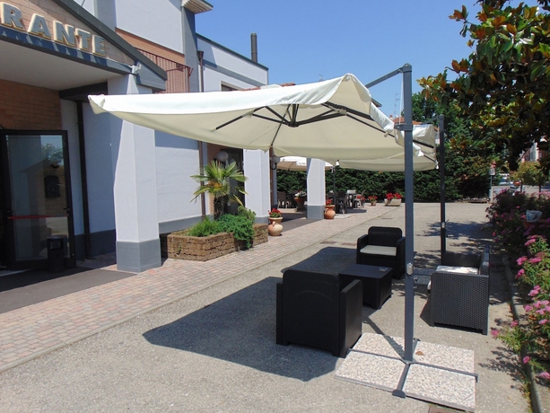 Imagen de los exteriores del Hotel Brixellum. Foto 16