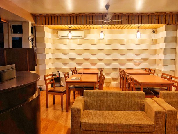 Imagen de los interiores del Hotel Brize Inn. Foto 20