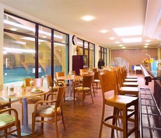 Imagen del bar/restaurante del Hotel Brizky. Foto 9