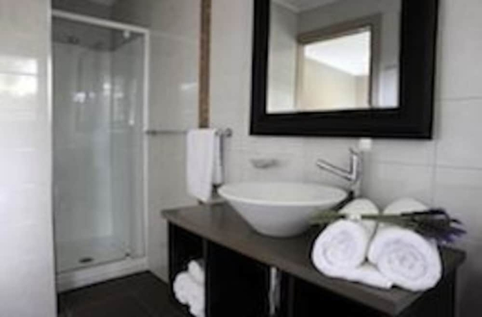 Imagen de la habitación del Hotel Broad Leaf Villas. Foto 9