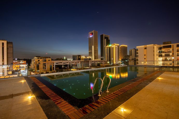 Imagen de la piscina del Hotel Broadwalk Residency. Foto 19