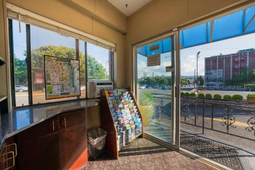 Imagen general del Hotel Broadway Inn By Oyo Portland Downtown. Foto 10