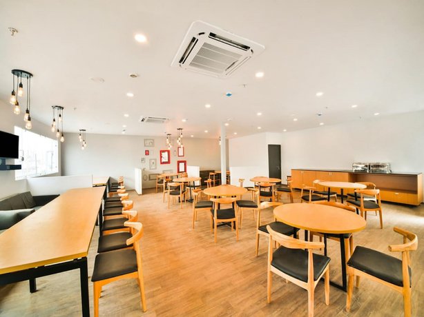 Imagen del bar/restaurante del Hotel Broadway Udaipur. Foto 3
