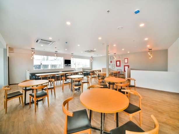 Imagen del bar/restaurante del Hotel Broadway Udaipur. Foto 4