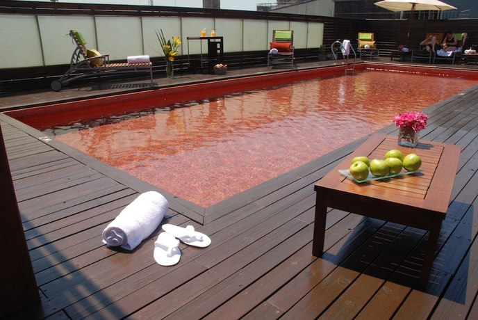 Imagen de la piscina del Hotel Broadway and Suites. Foto 19