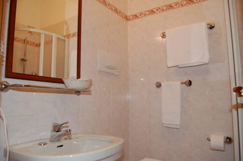 Imagen de la habitación del Hotel Broglia. Foto 3