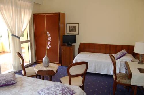 Imagen de la habitación del Hotel Broglia. Foto 12