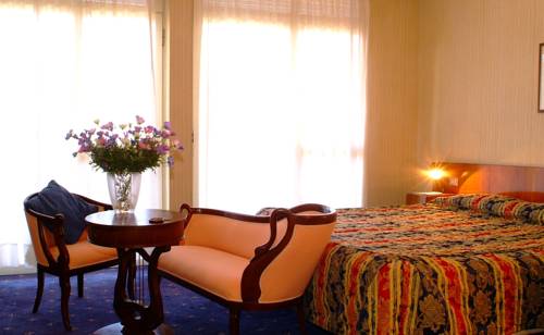 Imagen de la habitación del Hotel Broglia. Foto 13