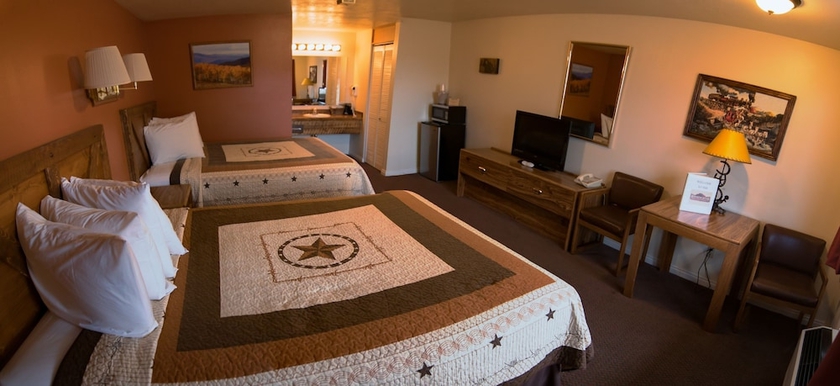 Imagen de la habitación del Hotel Broken Spur Inn and Steakhouse. Foto 5