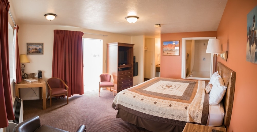 Imagen de la habitación del Hotel Broken Spur Inn and Steakhouse. Foto 8