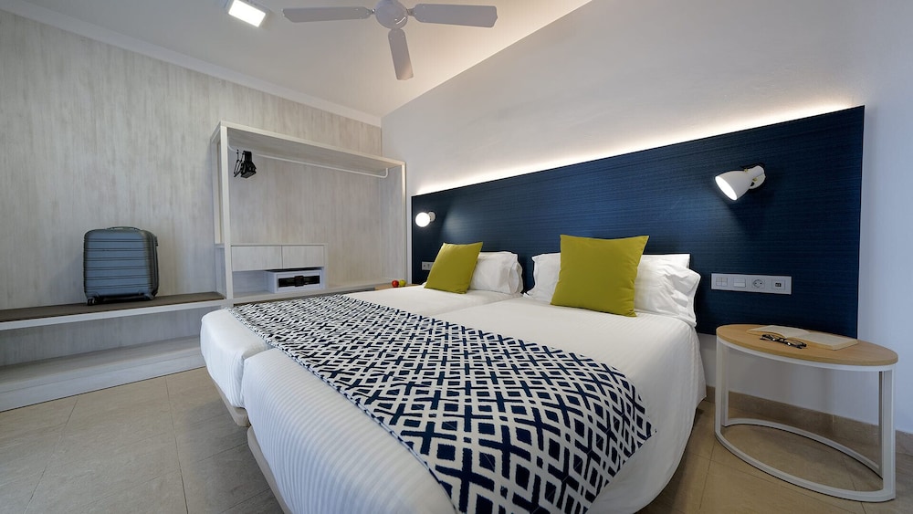 Imagen de la habitación del Hotel Broncemar Beach Suites. Foto 6