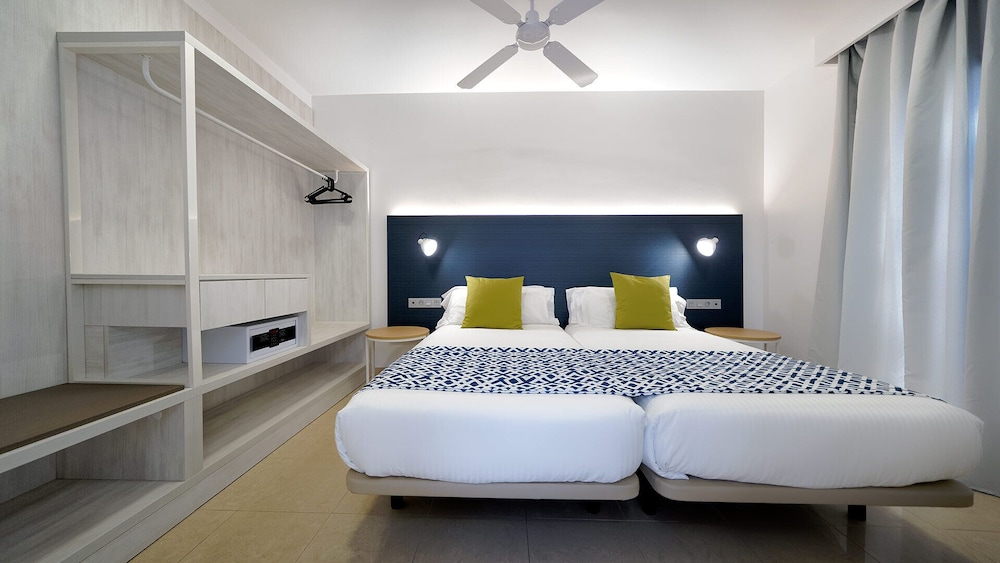 Imagen de la habitación del Hotel Broncemar Beach Suites. Foto 8