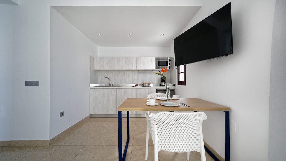 Imagen de la habitación del Hotel Broncemar Beach Suites. Foto 11