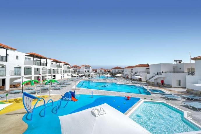 Imagen de la piscina del Hotel Broncemar Beach Suites. Foto 17