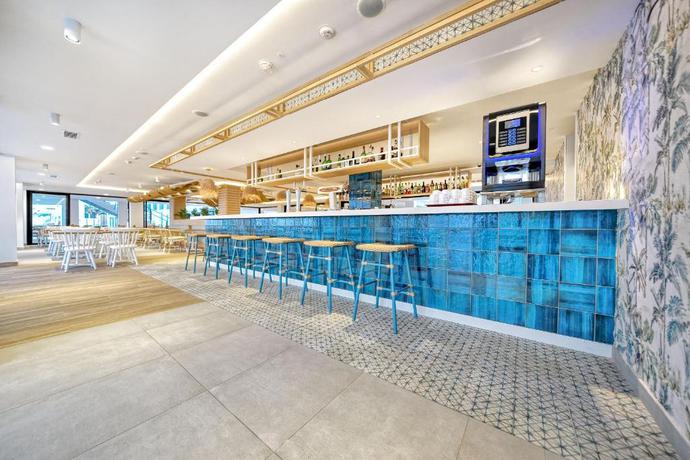 Imagen de los interiores del Hotel Broncemar Beach Suites. Foto 16