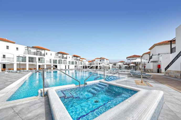 Imagen general del Hotel Broncemar Beach Suites. Foto 1